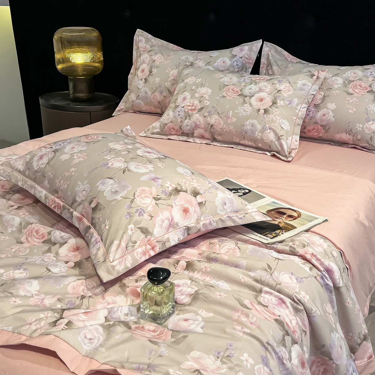 91家纺网 家纺一手货源 找家纺 金梦拉家纺 2026新款凉感天丝竹节纱大宽边一字绣夏被空调被夏凉被四件套 风语花絮