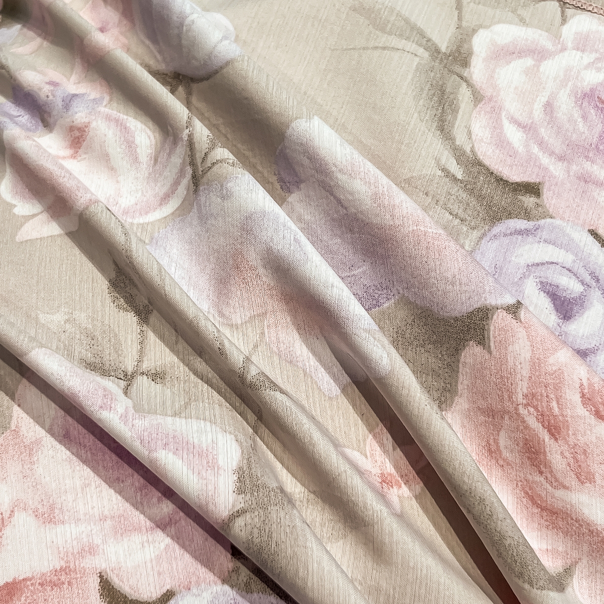 91家纺网 家纺一手货源 找家纺 金梦拉家纺 2026新款凉感天丝竹节纱大宽边一字绣夏被空调被夏凉被四件套 风语花絮