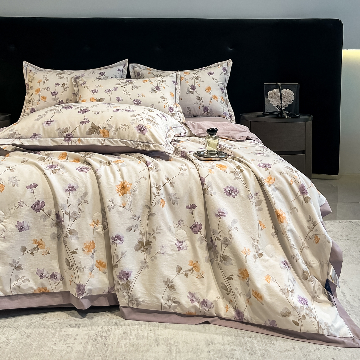 91家纺网 家纺一手货源 找家纺 金梦拉家纺 2026新款凉感天丝竹节纱大宽边一字绣夏被空调被夏凉被四件套 幻境紫