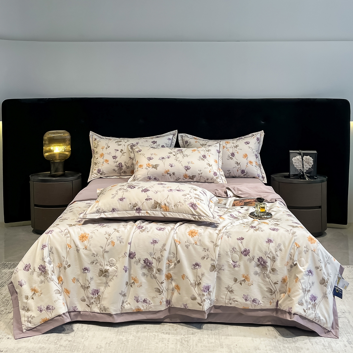 91家纺网 家纺一手货源 找家纺 金梦拉家纺 2026新款凉感天丝竹节纱大宽边一字绣夏被空调被夏凉被四件套 幻境紫