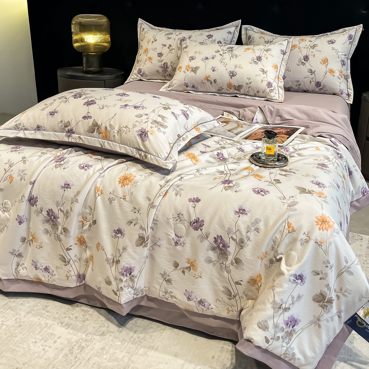 91家纺网 家纺一手货源 找家纺 金梦拉家纺 2026新款凉感天丝竹节纱大宽边一字绣夏被空调被夏凉被四件套 幻境紫