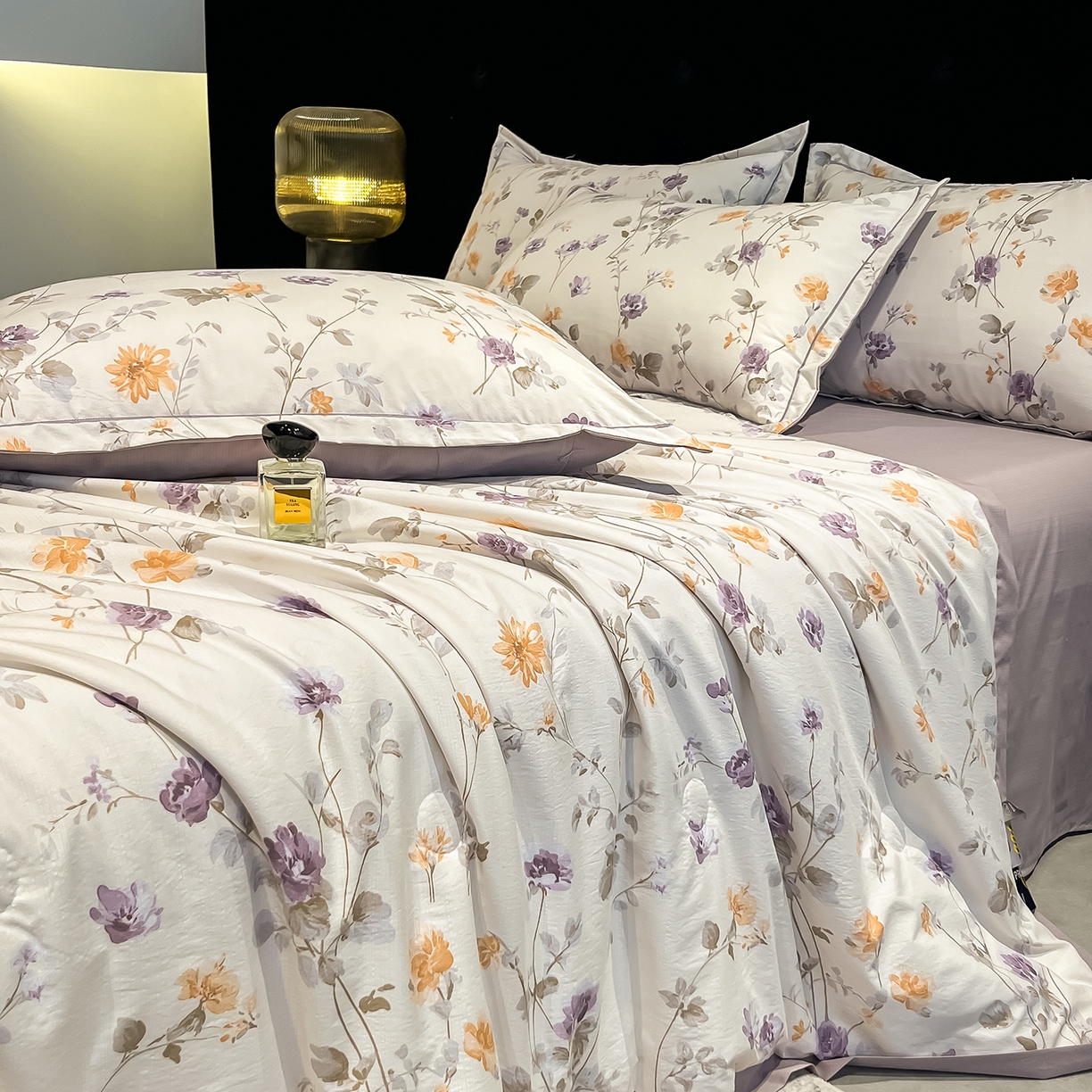 91家纺网 家纺一手货源 找家纺 金梦拉家纺 2026新款凉感天丝竹节纱大宽边一字绣夏被空调被夏凉被四件套 幻境紫