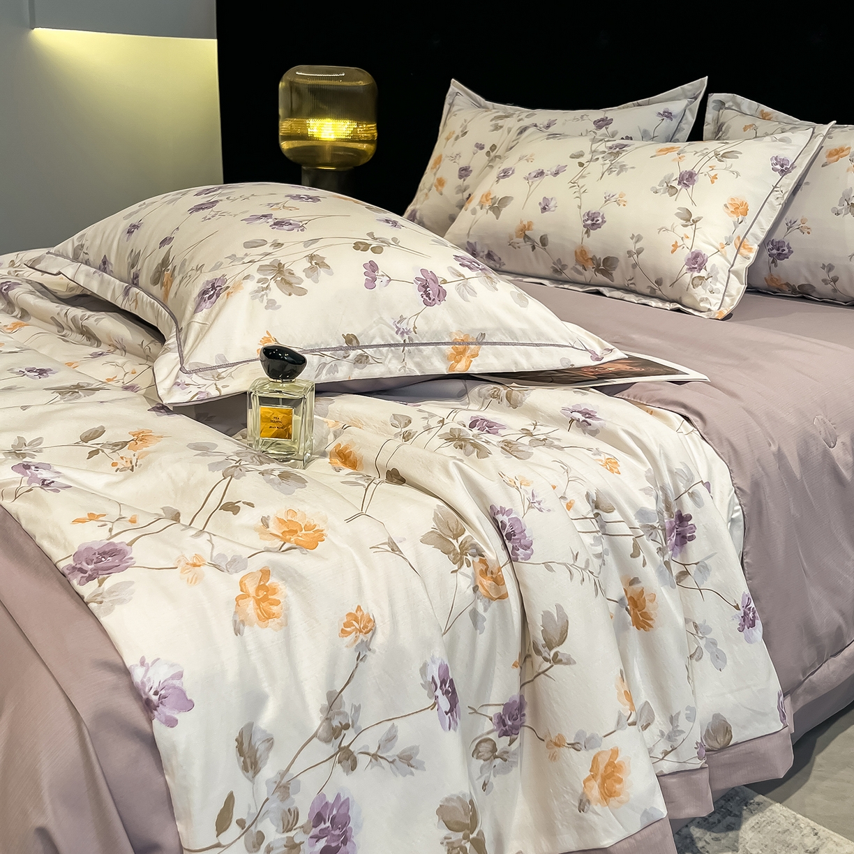 91家纺网 家纺一手货源 找家纺 金梦拉家纺 2026新款凉感天丝竹节纱大宽边一字绣夏被空调被夏凉被四件套 幻境紫