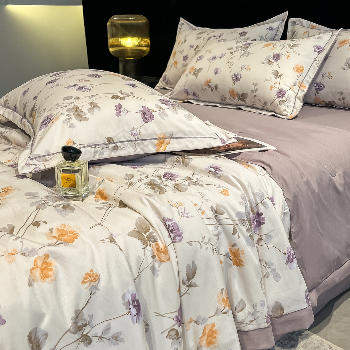 91家纺网 家纺一手货源 找家纺 金梦拉家纺 2026新款凉感天丝竹节纱大宽边一字绣夏被空调被夏凉被四件套 幻境紫