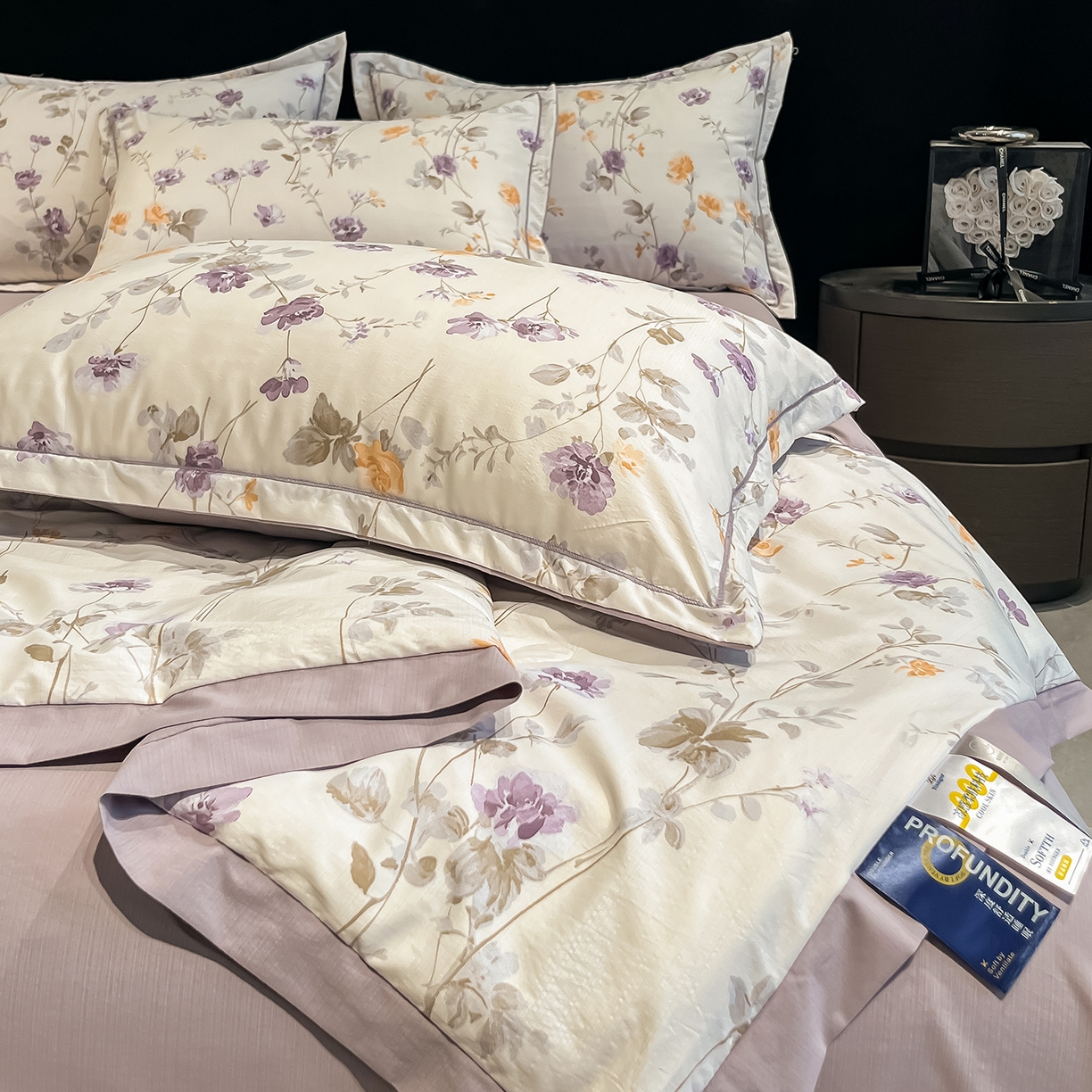 91家纺网 家纺一手货源 找家纺 金梦拉家纺 2026新款凉感天丝竹节纱大宽边一字绣夏被空调被夏凉被四件套 幻境紫