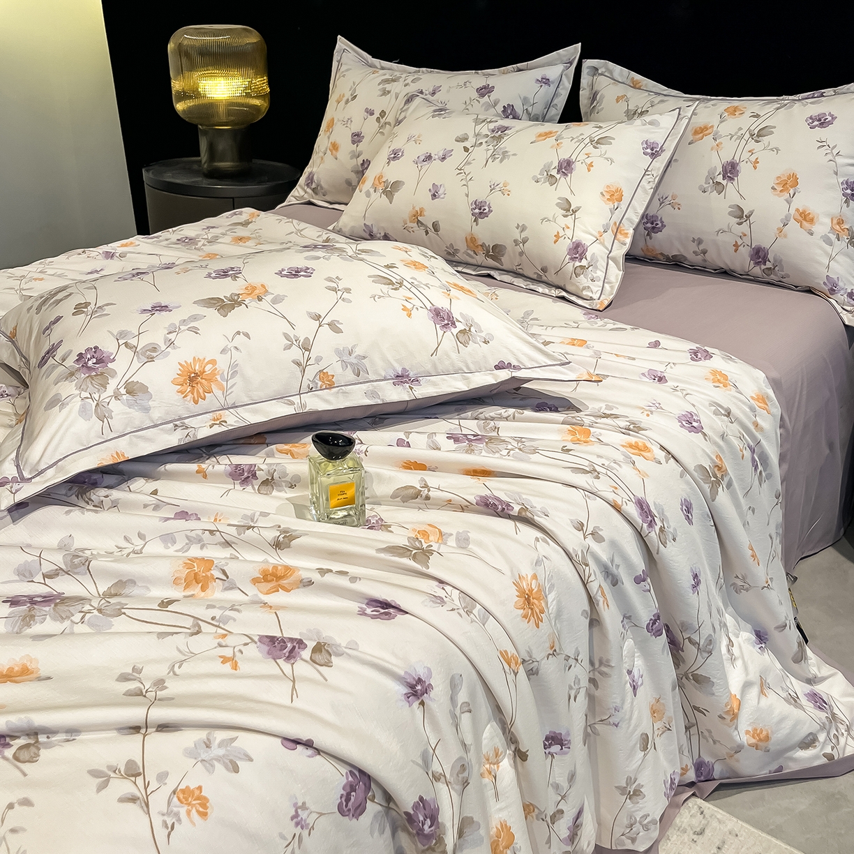 91家纺网 家纺一手货源 找家纺 金梦拉家纺 2026新款凉感天丝竹节纱大宽边一字绣夏被空调被夏凉被四件套 幻境紫