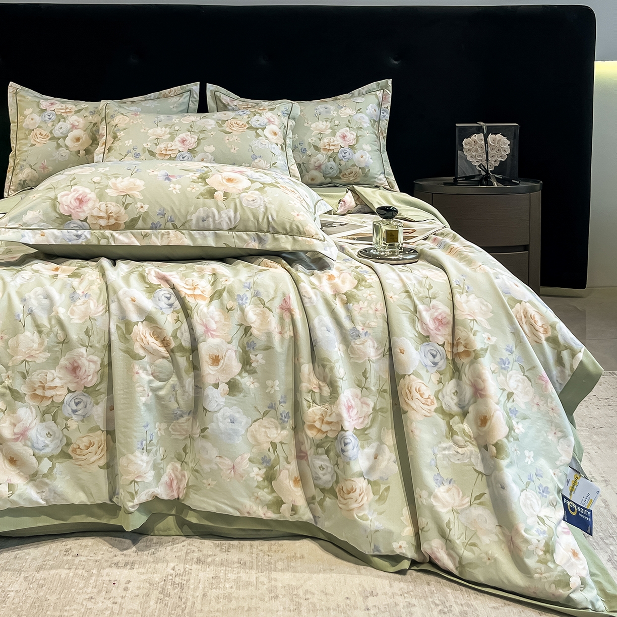 91家纺网 家纺一手货源 找家纺 金梦拉家纺 2026新款凉感天丝竹节纱大宽边一字绣夏被空调被夏凉被四件套 绿韵春晓