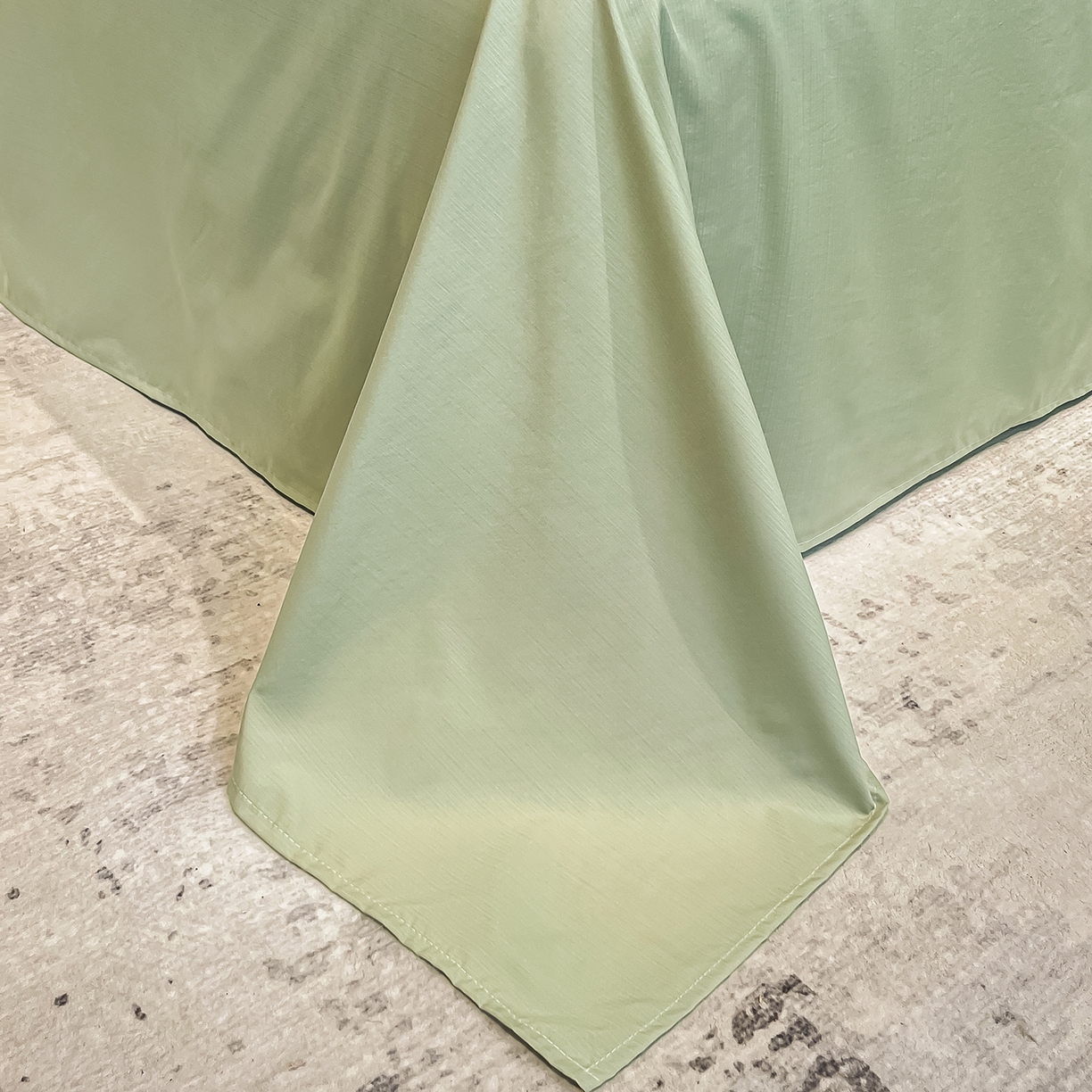 91家纺网 家纺一手货源 找家纺 金梦拉家纺 2026新款凉感天丝竹节纱大宽边一字绣夏被空调被夏凉被四件套 绿韵春晓