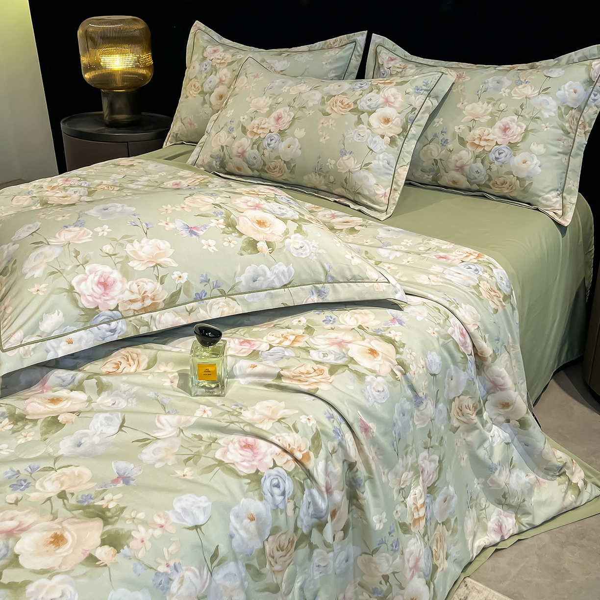 91家纺网 家纺一手货源 找家纺 金梦拉家纺 2026新款凉感天丝竹节纱大宽边一字绣夏被空调被夏凉被四件套 绿韵春晓