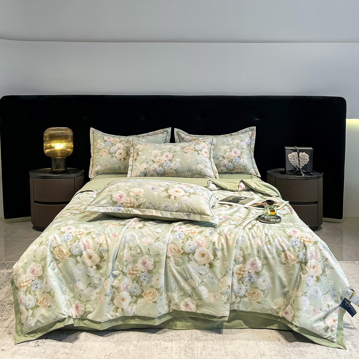 91家纺网 家纺一手货源 找家纺 金梦拉家纺 2026新款凉感天丝竹节纱大宽边一字绣夏被空调被夏凉被四件套 绿韵春晓