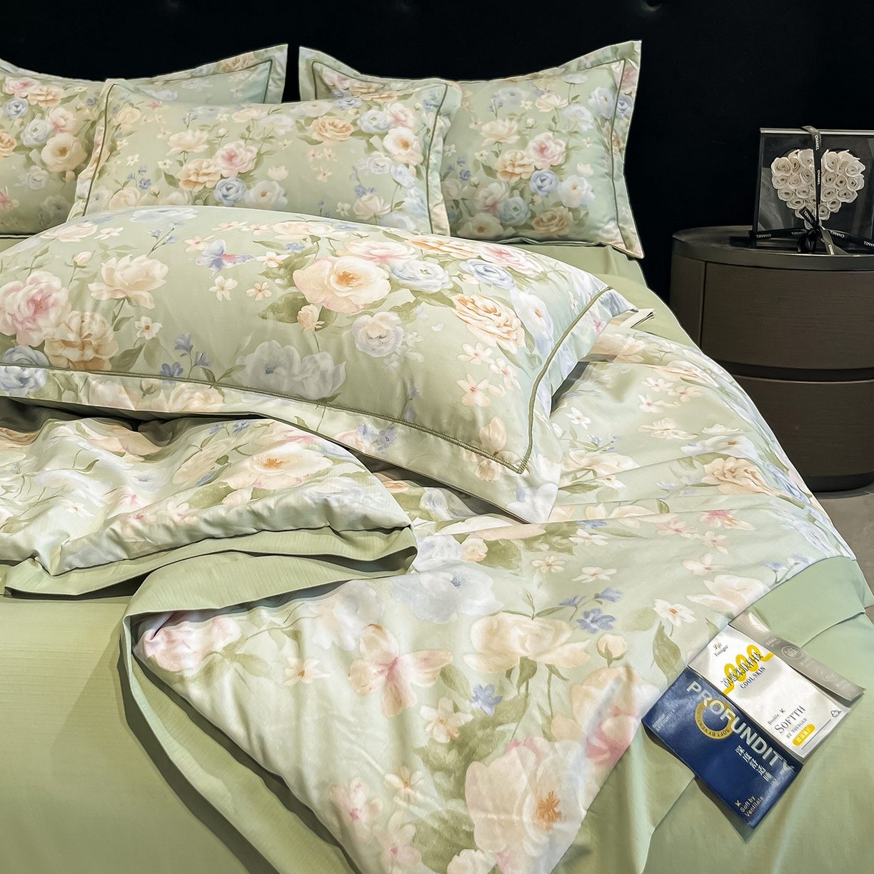 91家纺网 家纺一手货源 找家纺 金梦拉家纺 2026新款凉感天丝竹节纱大宽边一字绣夏被空调被夏凉被四件套 绿韵春晓