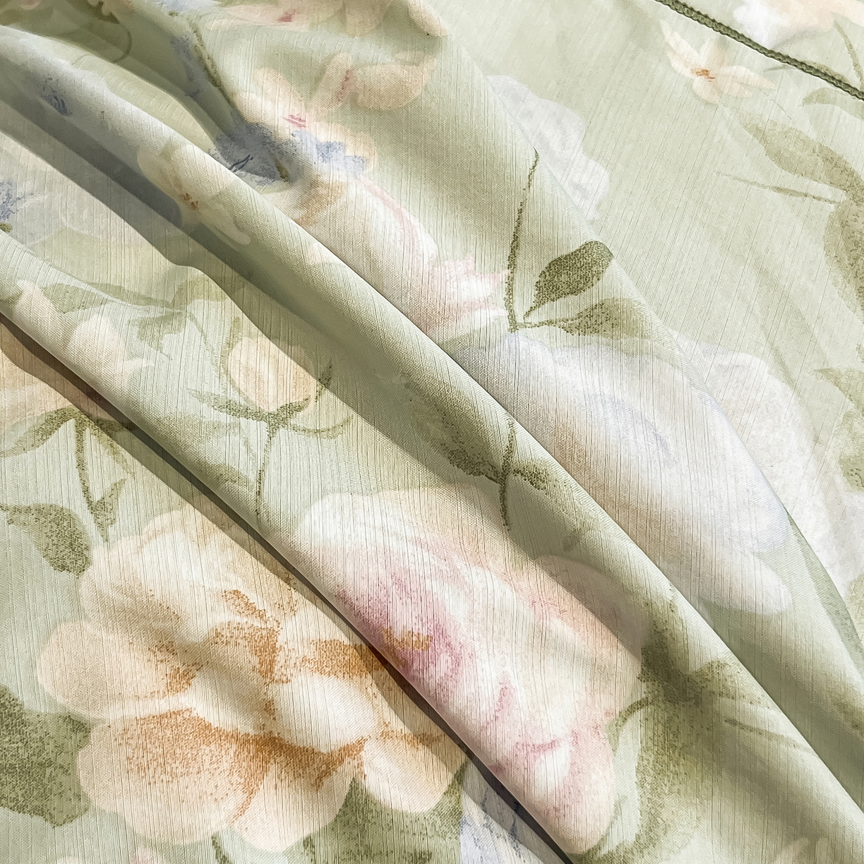 91家纺网 家纺一手货源 找家纺 金梦拉家纺 2026新款凉感天丝竹节纱大宽边一字绣夏被空调被夏凉被四件套 绿韵春晓