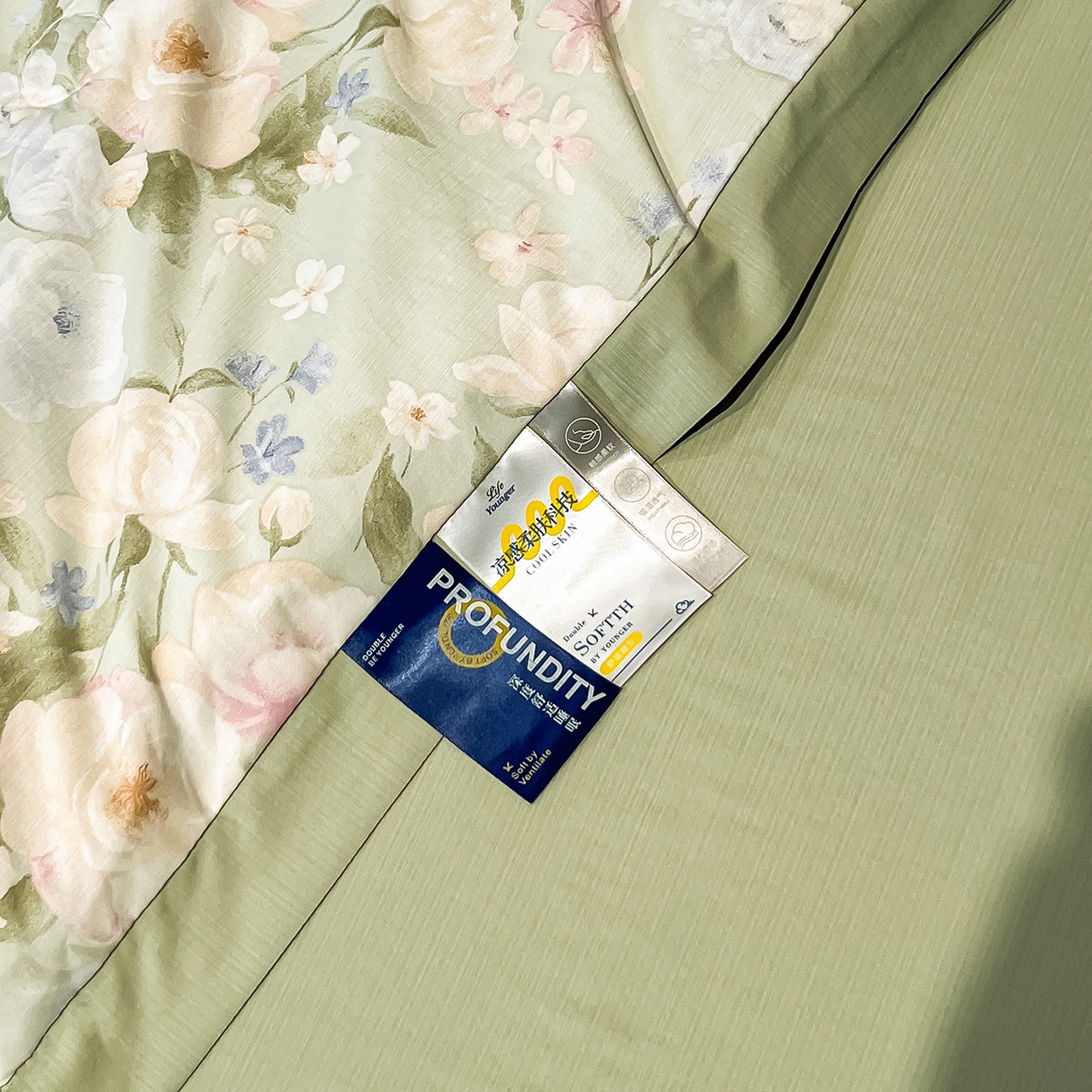 91家纺网 家纺一手货源 找家纺 金梦拉家纺 2026新款凉感天丝竹节纱大宽边一字绣夏被空调被夏凉被四件套 绿韵春晓