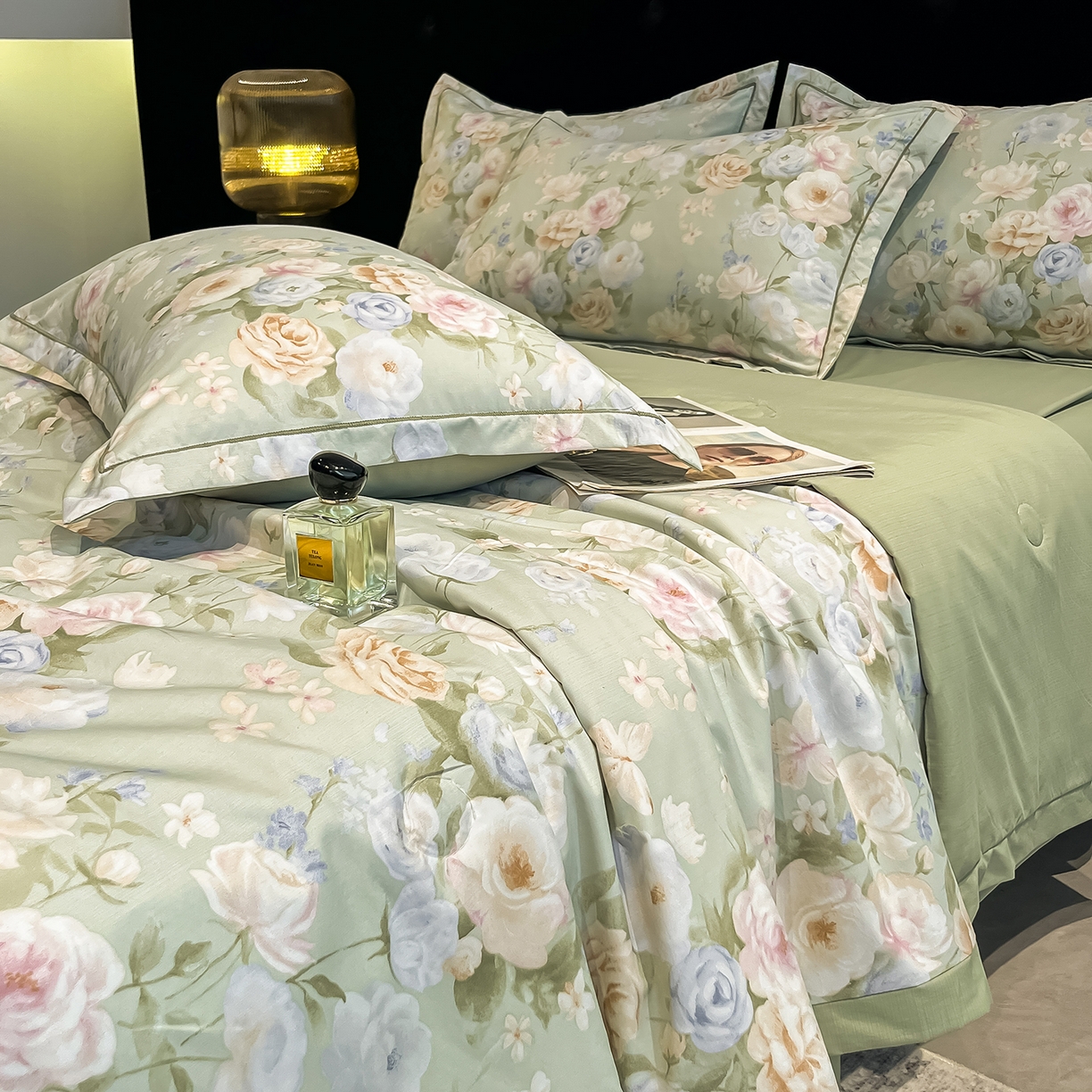 91家纺网 家纺一手货源 找家纺 金梦拉家纺 2026新款凉感天丝竹节纱大宽边一字绣夏被空调被夏凉被四件套 绿韵春晓