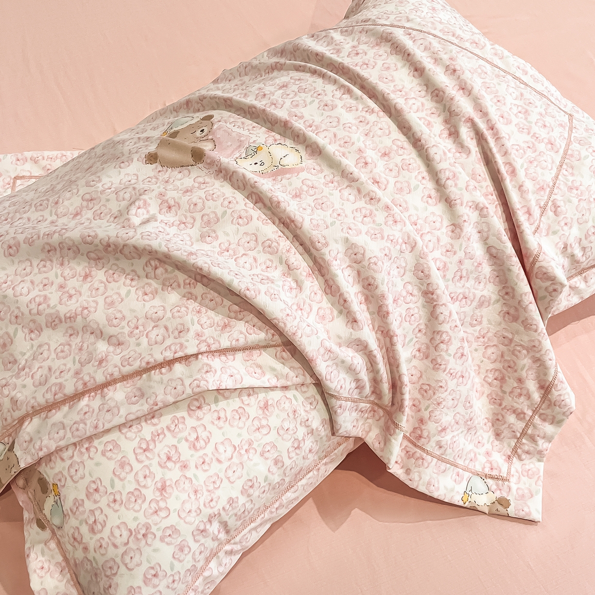 91家纺网 家纺一手货源 找家纺 金梦拉家纺 2026新款凉感天丝竹节纱大宽边一字绣夏被空调被夏凉被四件套 茜茜公主