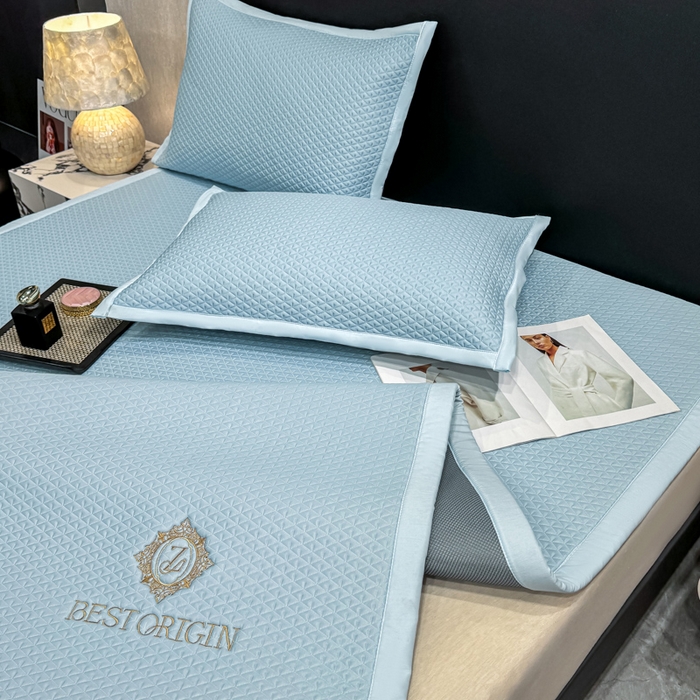 91家纺网 家纺一手货源 找家纺 耐思家纺 2026新款A类复合三明治PE凉感刺绣轻奢简约-凉席款 简约-天兰-凉席