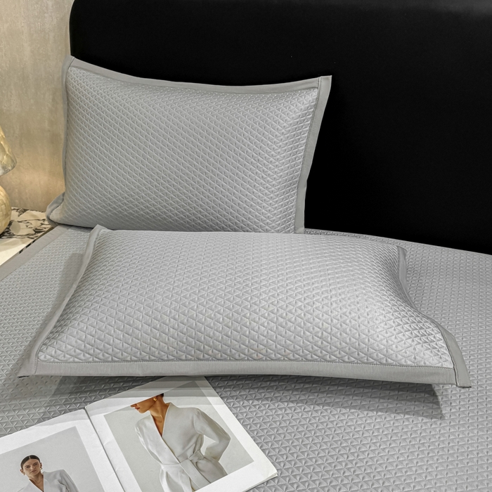 91家纺网 家纺一手货源 找家纺 耐思家纺 2026新款A类复合三明治PE凉感刺绣轻奢简约-凉席款 简约-烟灰-凉席