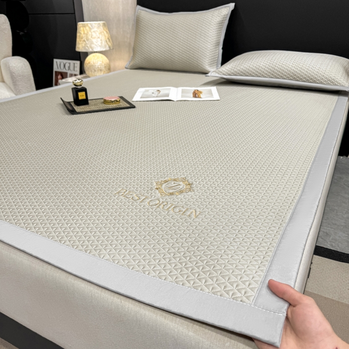 91家纺网 家纺一手货源 找家纺 耐思家纺 2026新款A类复合三明治PE凉感刺绣轻奢简约-凉席款 简约-卡其-凉席