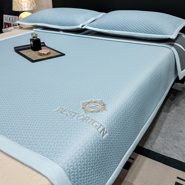 91家纺网 家纺一手货源 找家纺 耐思家纺 2026新款A类复合三明治PE凉感刺绣轻奢简约-凉席款 简约-天兰-凉席