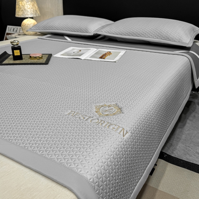 91家纺网 家纺一手货源 找家纺 耐思家纺 2026新款A类复合三明治PE凉感刺绣轻奢简约-凉席款 简约-烟灰-凉席