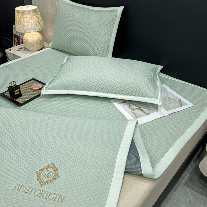 91家纺网 家纺一手货源 找家纺 耐思家纺 2026新款A类复合三明治PE凉感刺绣轻奢简约-凉席款 简约-湖绿-凉席