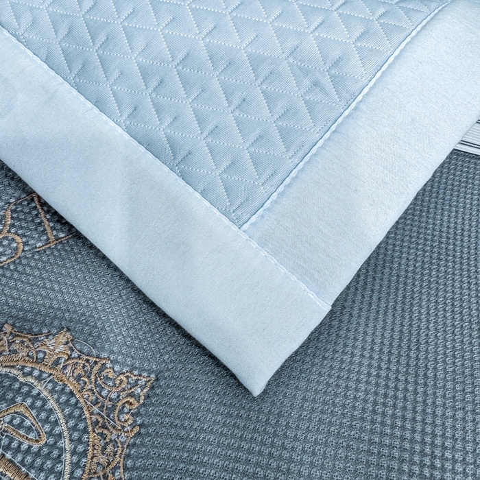 91家纺网 家纺一手货源 找家纺 耐思家纺 2026新款A类复合三明治PE凉感刺绣轻奢简约-凉席款 简约-天兰-凉席