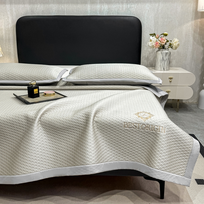 91家纺网 家纺一手货源 找家纺 耐思家纺 2026新款A类复合三明治PE凉感刺绣轻奢简约-凉席款 简约-卡其-凉席