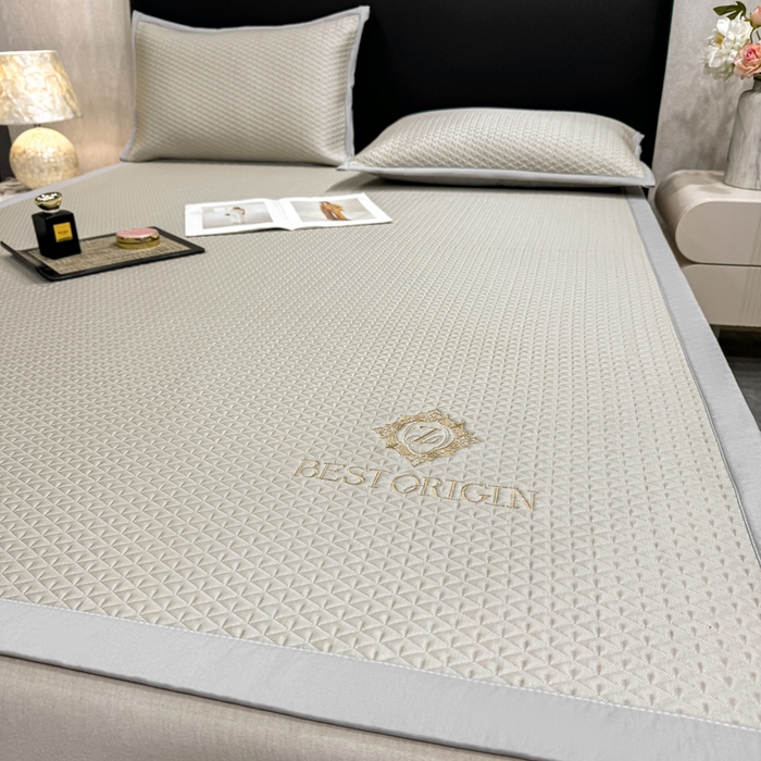 91家纺网 家纺一手货源 找家纺 耐思家纺 2026新款A类复合三明治PE凉感刺绣轻奢简约-凉席款 简约-卡其-凉席