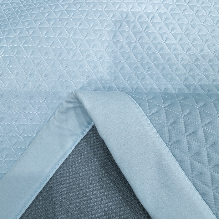 91家纺网 家纺一手货源 找家纺 耐思家纺 2026新款A类复合三明治PE凉感刺绣轻奢简约-凉席款 简约-天兰-凉席