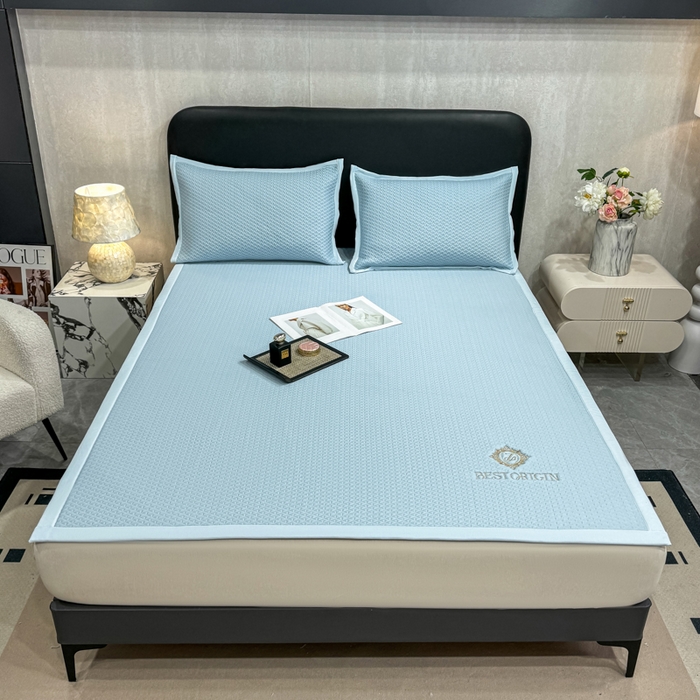 91家纺网 家纺一手货源 找家纺 耐思家纺 2026新款A类复合三明治PE凉感刺绣轻奢简约-凉席款 简约-天兰-凉席