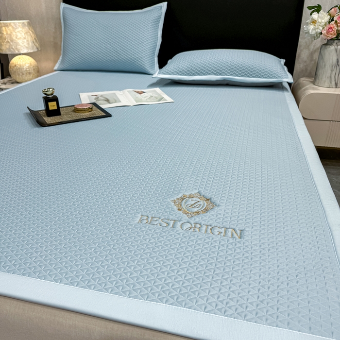 91家纺网 家纺一手货源 找家纺 耐思家纺 2026新款A类复合三明治PE凉感刺绣轻奢简约-凉席款 简约-天兰-凉席