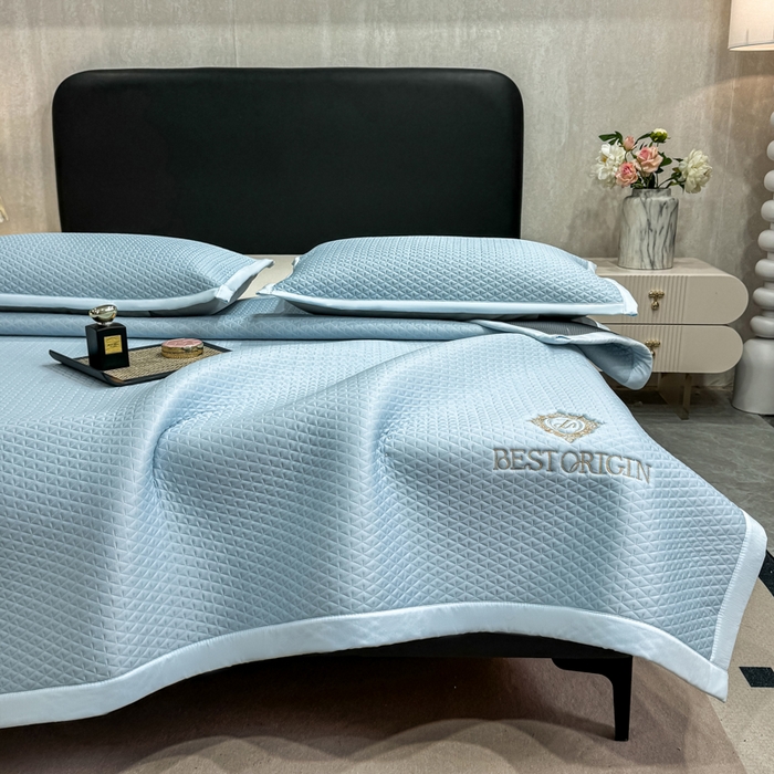 91家纺网 家纺一手货源 找家纺 耐思家纺 2026新款A类复合三明治PE凉感刺绣轻奢简约-凉席款 简约-天兰-凉席