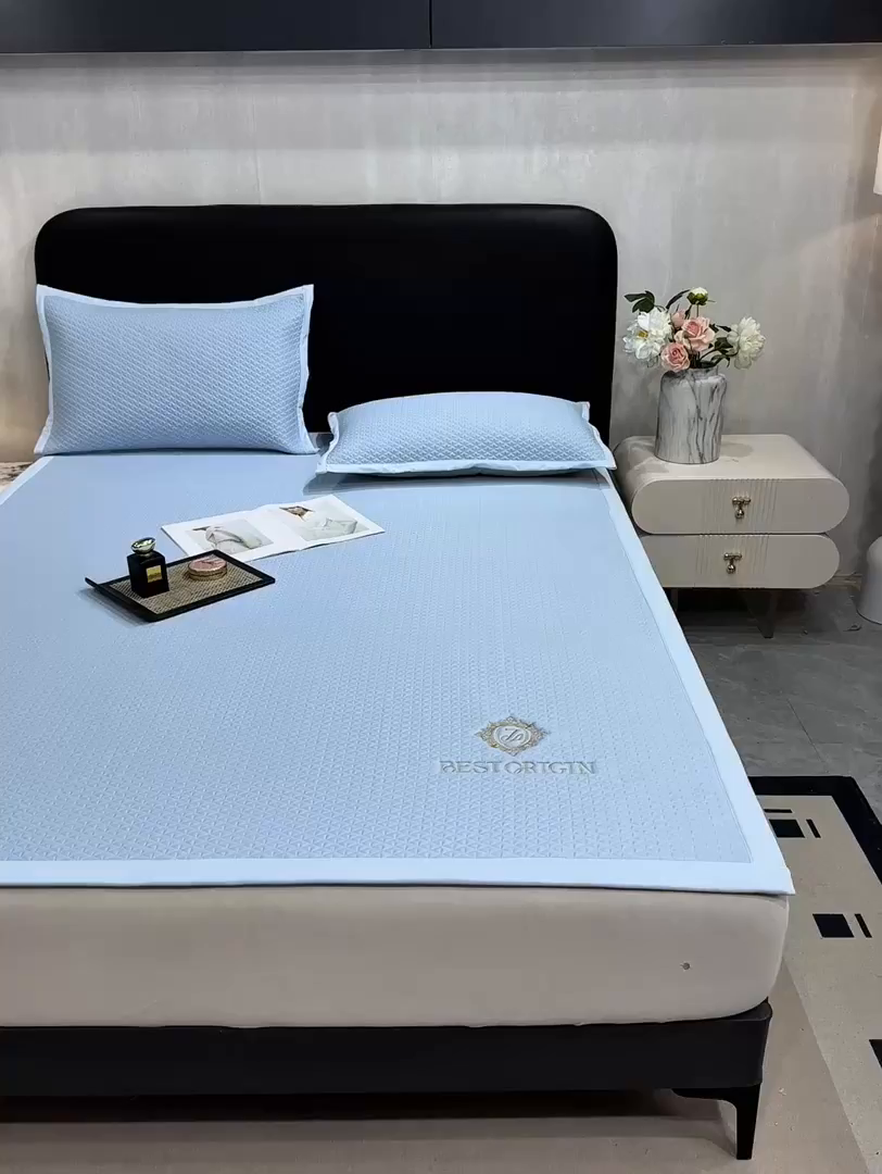 91家纺网 家纺一手货源 找家纺 耐思家纺 2026新款A类复合三明治PE凉感刺绣轻奢简约-凉席款 简约-天兰-凉席