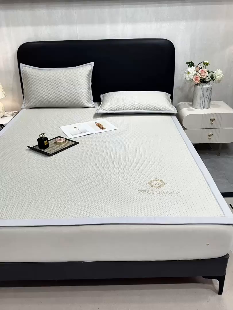 91家纺网 家纺一手货源 找家纺 耐思家纺 2026新款A类复合三明治PE凉感刺绣轻奢简约-凉席款 简约-卡其-凉席