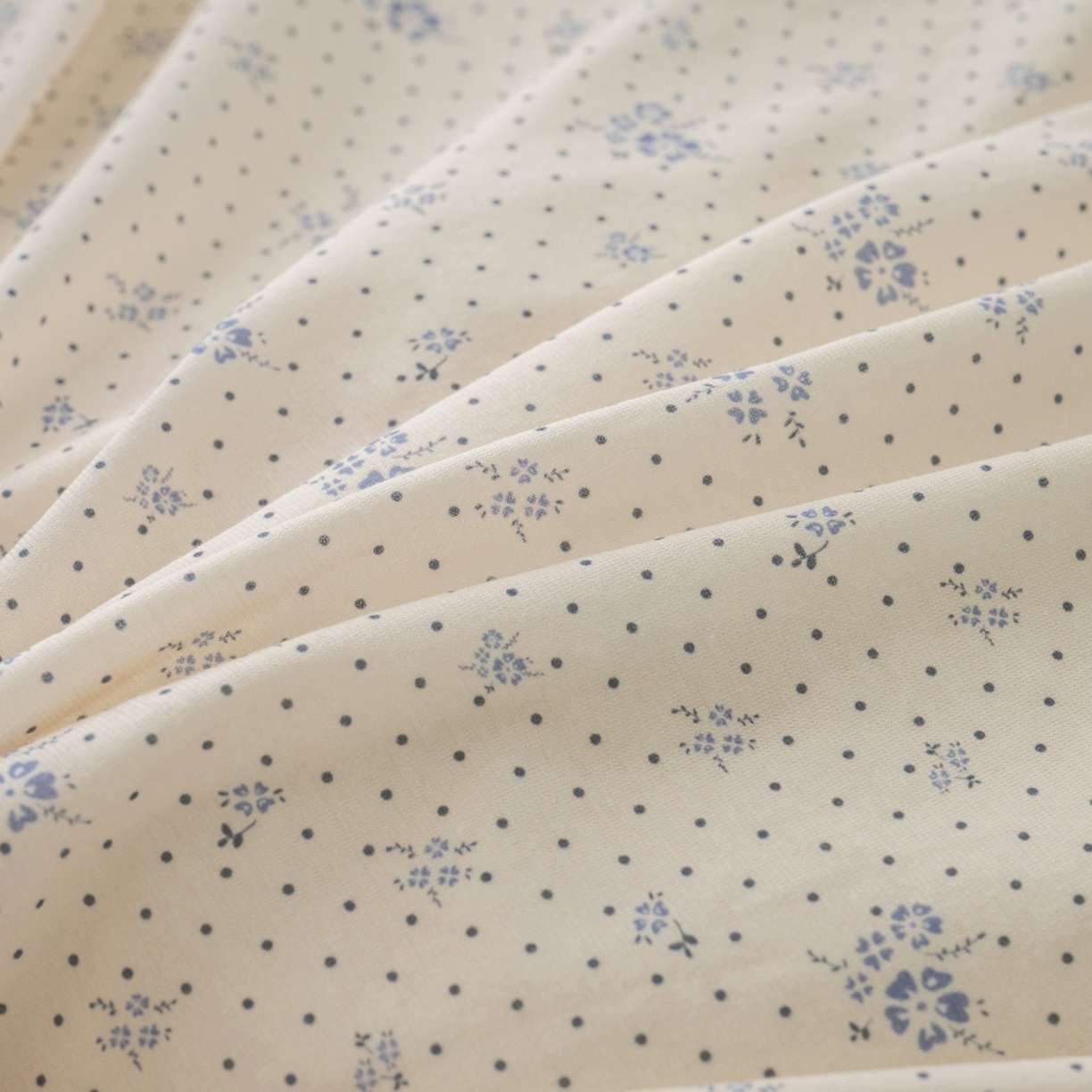 91家纺网 家纺一手货源 找家纺 梦可莱家居 2026春夏新款全棉纯棉针织棉印花小清新可爱Ins风四件套 波点蓝花