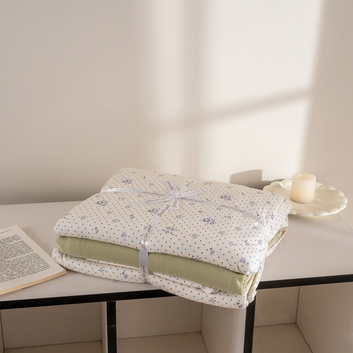 91家纺网 家纺一手货源 找家纺 梦可莱家居 2026春夏新款全棉纯棉针织棉印花小清新可爱Ins风四件套 波点蓝花