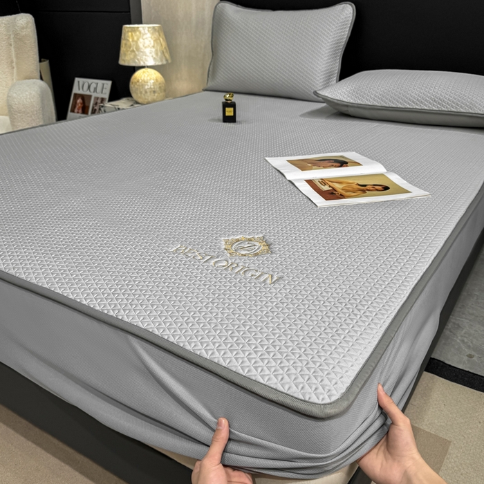 91家纺网 家纺一手货源 找家纺 （总）耐思家纺 2026新款A类复合三明治PE凉感刺绣轻奢简约-床笠款