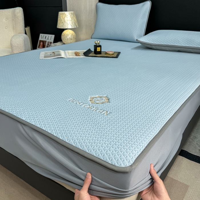 91家纺网 家纺一手货源 找家纺 （总）耐思家纺 2026新款A类复合三明治PE凉感刺绣轻奢简约-床笠款