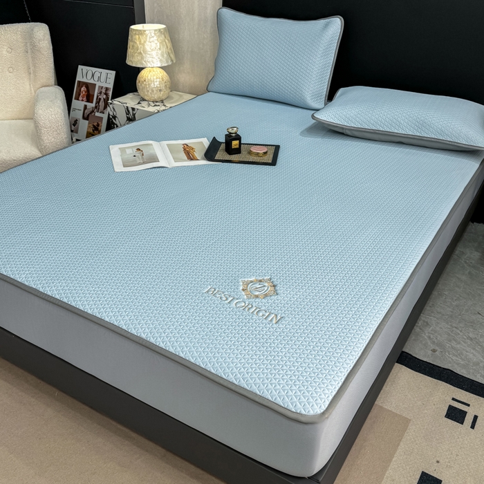 91家纺网 家纺一手货源 找家纺 耐思家纺 2026新款A类复合三明治PE凉感刺绣轻奢简约-床笠款 简约-天兰-床笠