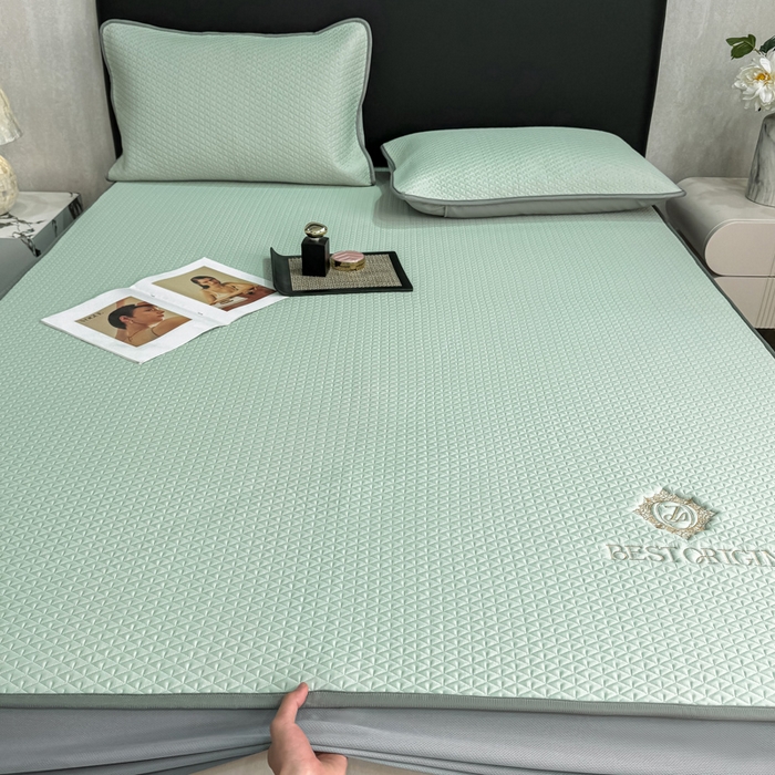 91家纺网 家纺一手货源 找家纺 耐思家纺 2026新款A类复合三明治PE凉感刺绣轻奢简约-床笠款 简约-湖绿-床笠