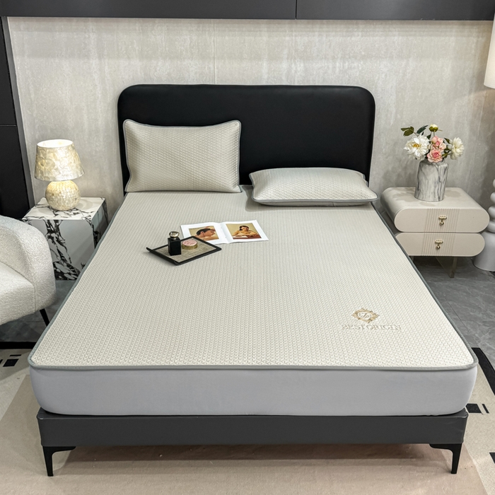 91家纺网 家纺一手货源 找家纺 耐思家纺 2026新款A类复合三明治PE凉感刺绣轻奢简约-床笠款 简约-卡其-床笠