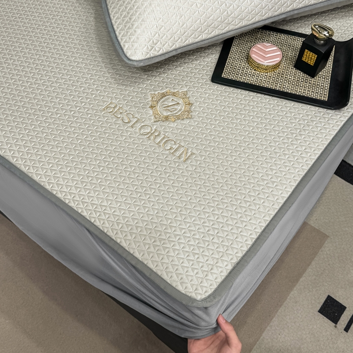 91家纺网 家纺一手货源 找家纺 耐思家纺 2026新款A类复合三明治PE凉感刺绣轻奢简约-床笠款 简约-卡其-床笠