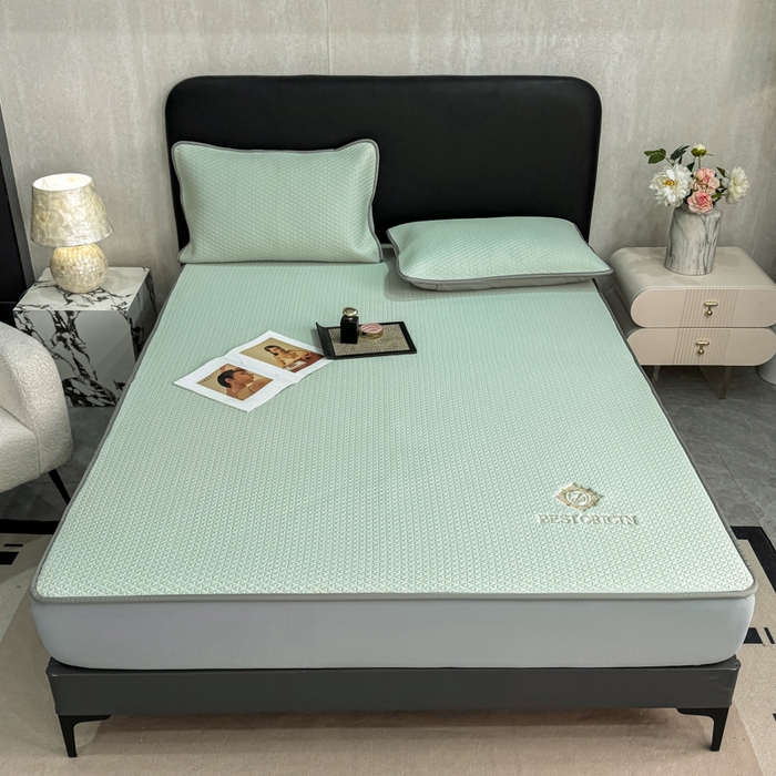 91家纺网 家纺一手货源 找家纺 耐思家纺 2026新款A类复合三明治PE凉感刺绣轻奢简约-床笠款 简约-湖绿-床笠