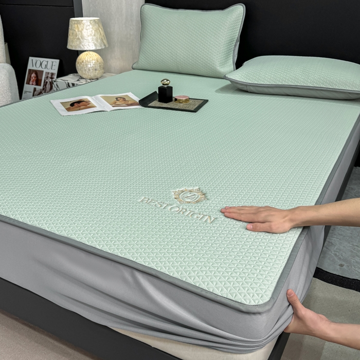 91家纺网 家纺一手货源 找家纺 耐思家纺 2026新款A类复合三明治PE凉感刺绣轻奢简约-床笠款 简约-湖绿-床笠