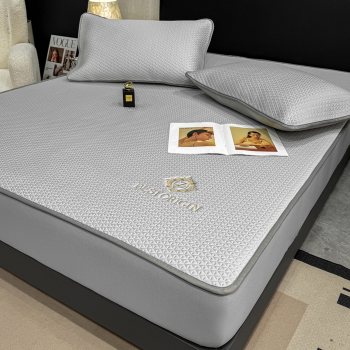 91家纺网 家纺一手货源 找家纺 耐思家纺 2026新款A类复合三明治PE凉感刺绣轻奢简约-床笠款 简约-烟灰-床笠