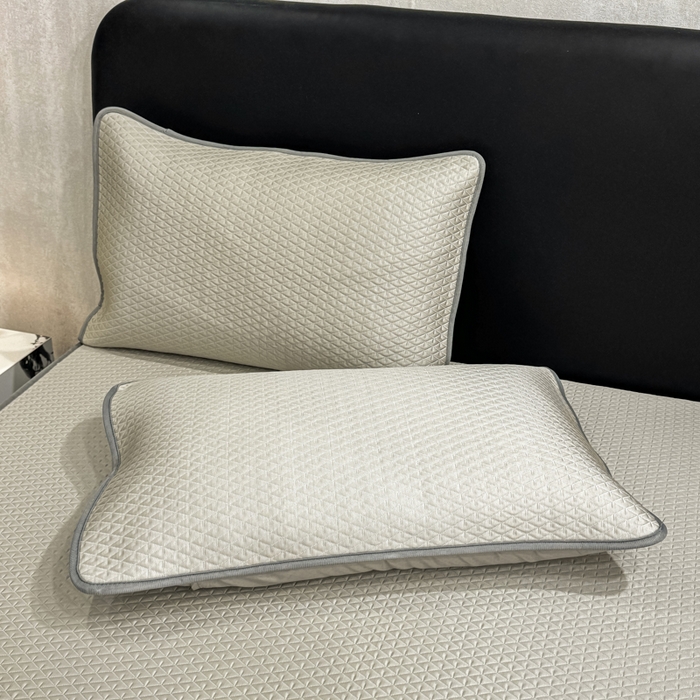 91家纺网 家纺一手货源 找家纺 耐思家纺 2026新款A类复合三明治PE凉感刺绣轻奢简约-床笠款 简约-卡其-床笠