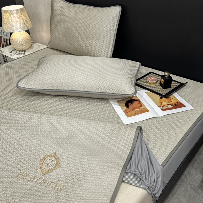 91家纺网 家纺一手货源 找家纺 耐思家纺 2026新款A类复合三明治PE凉感刺绣轻奢简约-床笠款 简约-卡其-床笠