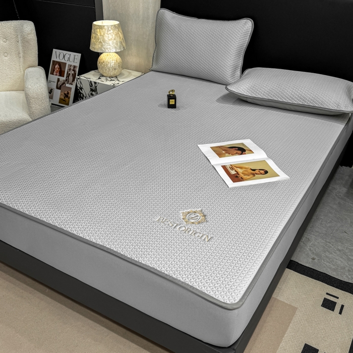 91家纺网 家纺一手货源 找家纺 耐思家纺 2026新款A类复合三明治PE凉感刺绣轻奢简约-床笠款 简约-烟灰-床笠