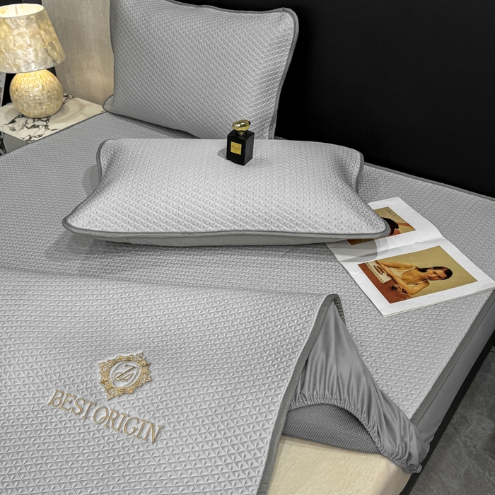 91家纺网 家纺一手货源 找家纺 耐思家纺 2026新款A类复合三明治PE凉感刺绣轻奢简约-床笠款 简约-烟灰-床笠