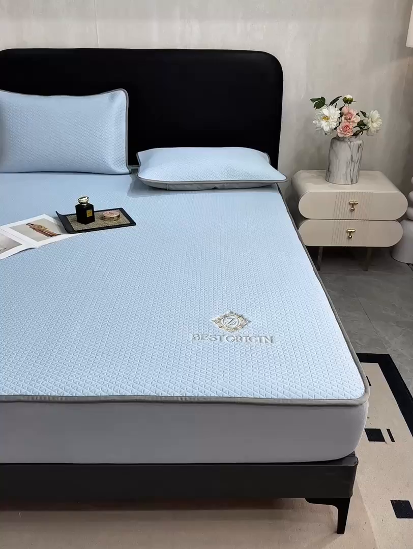 91家纺网 家纺一手货源 找家纺 耐思家纺 2026新款A类复合三明治PE凉感刺绣轻奢简约-床笠款 简约-天兰-床笠